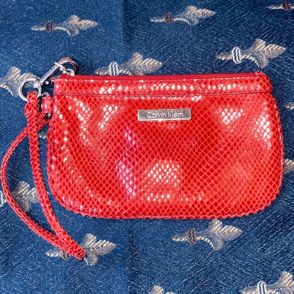CALVIN KLEIN Red Zip wristlet wallet purse - Picture 2 of 6